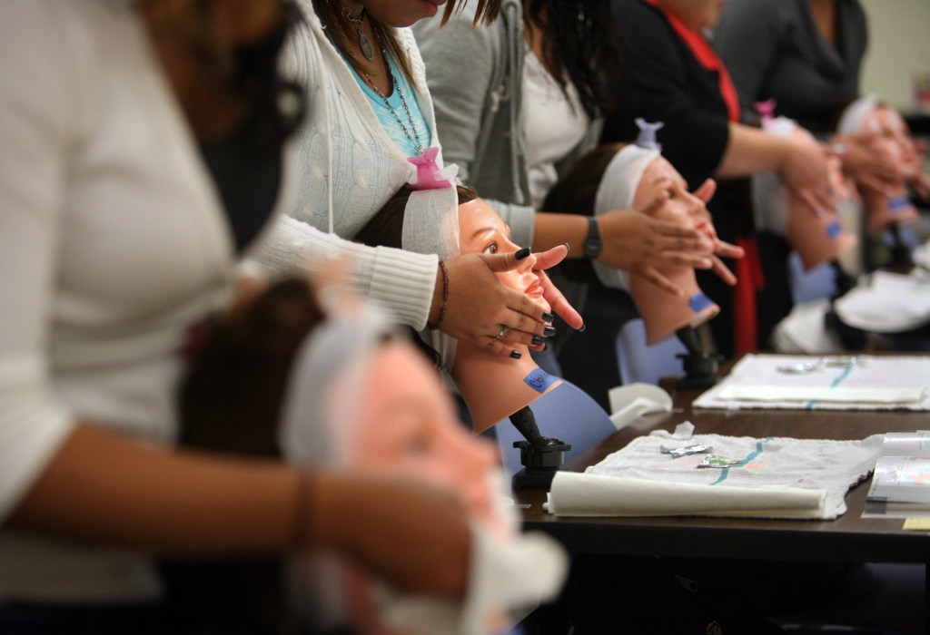 AA1Zbl32 New York Mandates Curly Hair Training in Salons to Combat Discrimination