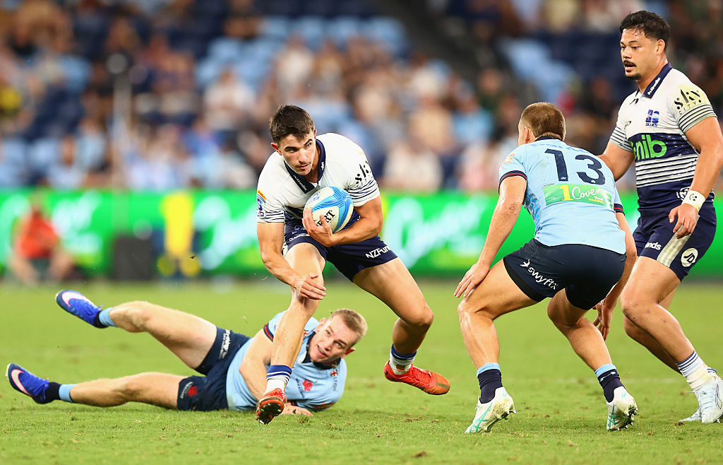 Son sledges 'King Carlos' after much-hyped debut