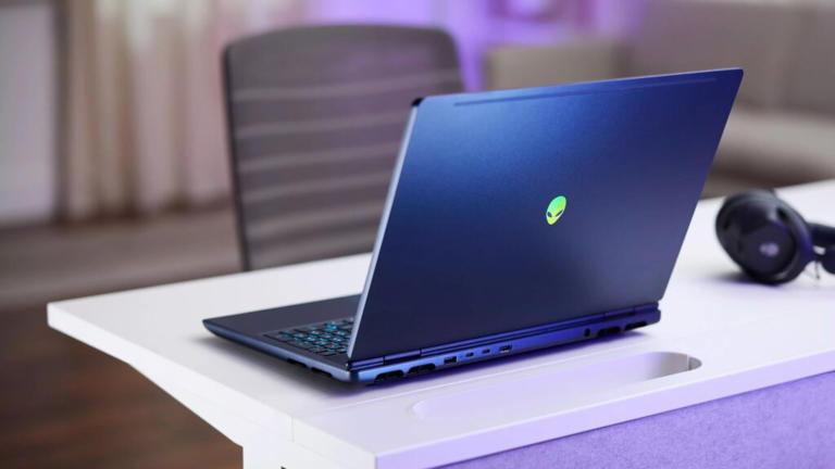 Alienware Area-51 Gaming Laptops Hit Store Shelves with RTX 5090 ...