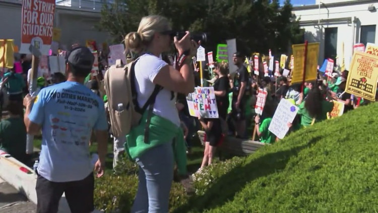 Tentative agreement ends Twin Rivers teachers' strike, return set Monday