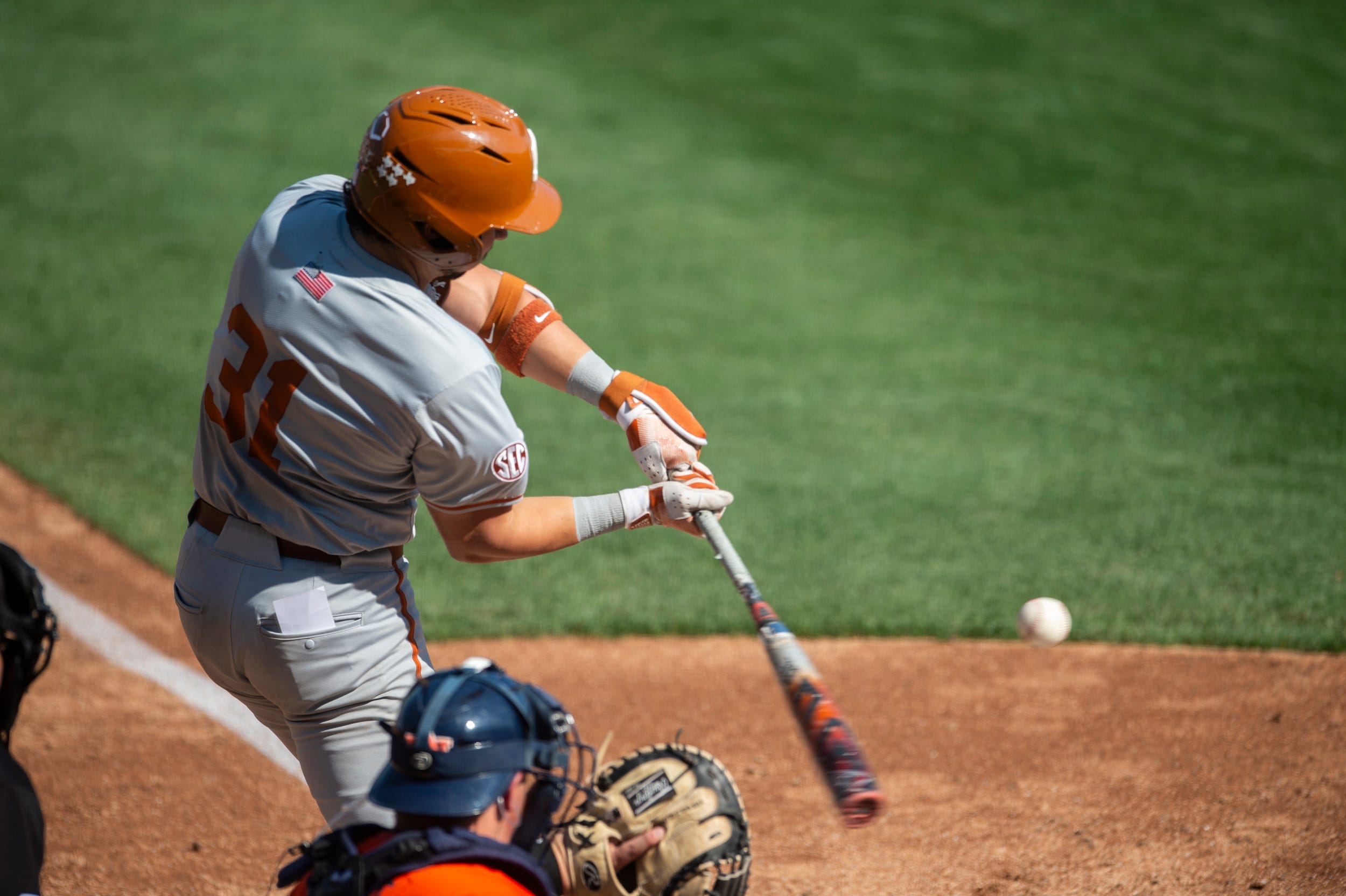 Texas baseball takes series from Auburn in top five clash