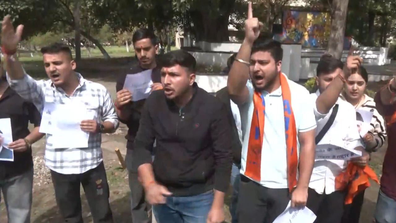 Students' protest forces removal of Jinnah chapter from University of ...