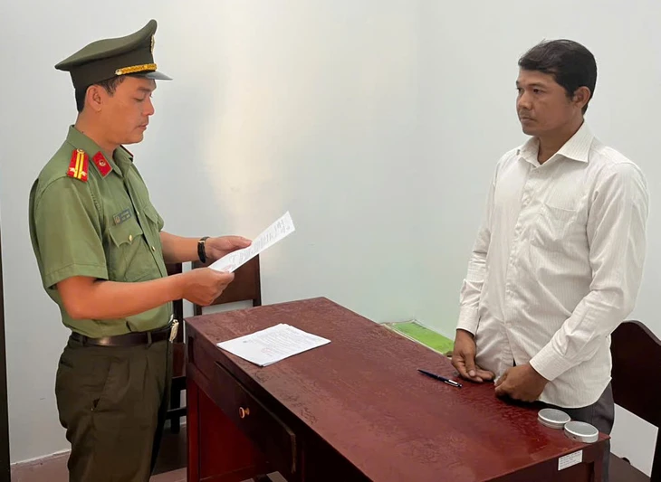 Bị khởi tố vì sử dụng trái phép vũ khí quân dụng