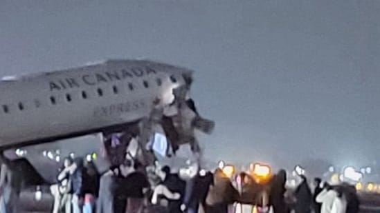 Va chạm máy bay trên đường băng, sân bay ở New York tạm dừng khẩn cấp