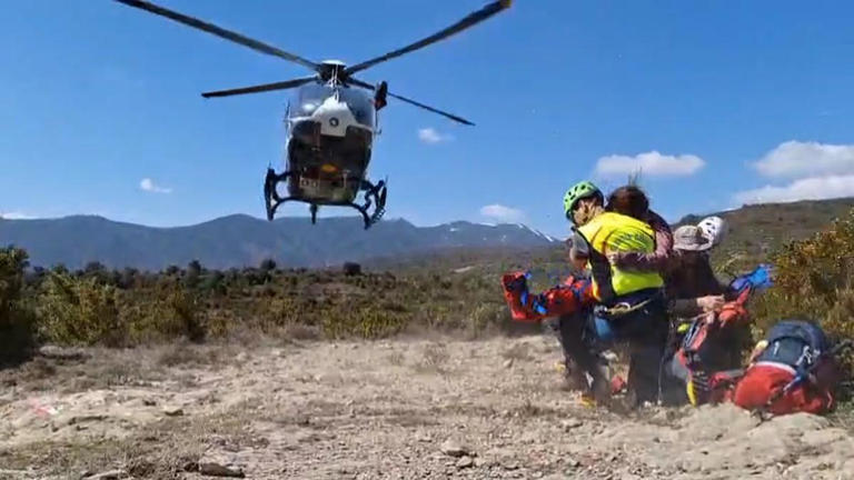 Vea el vídeo del rescate a un senderista de 65 años herido en el ...
