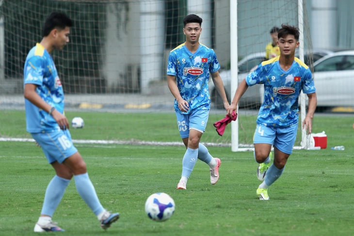 Đội tuyển quốc gia chờ Hoàng Hên