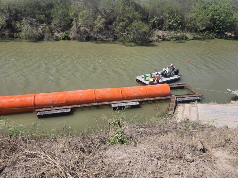 Feds plan to install 536 miles of floating barriers on Rio Grande to ...
