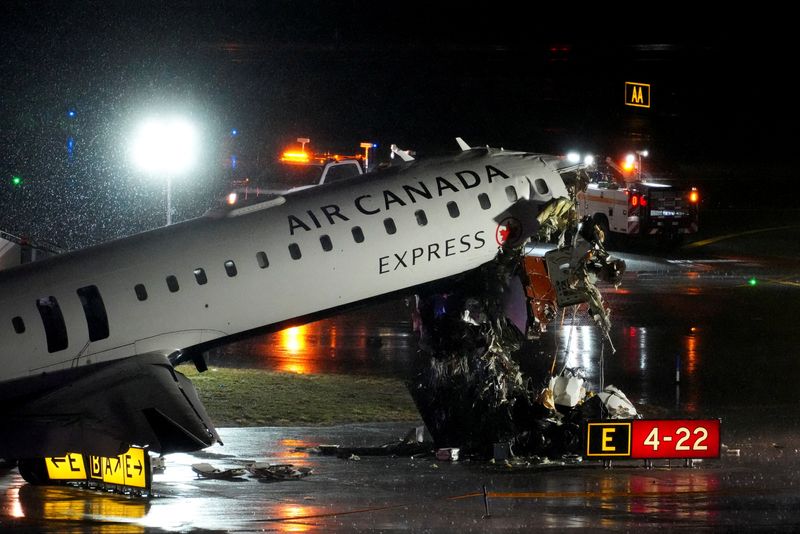 Both pilots killed after passenger jet hits ground truck at New York's ...