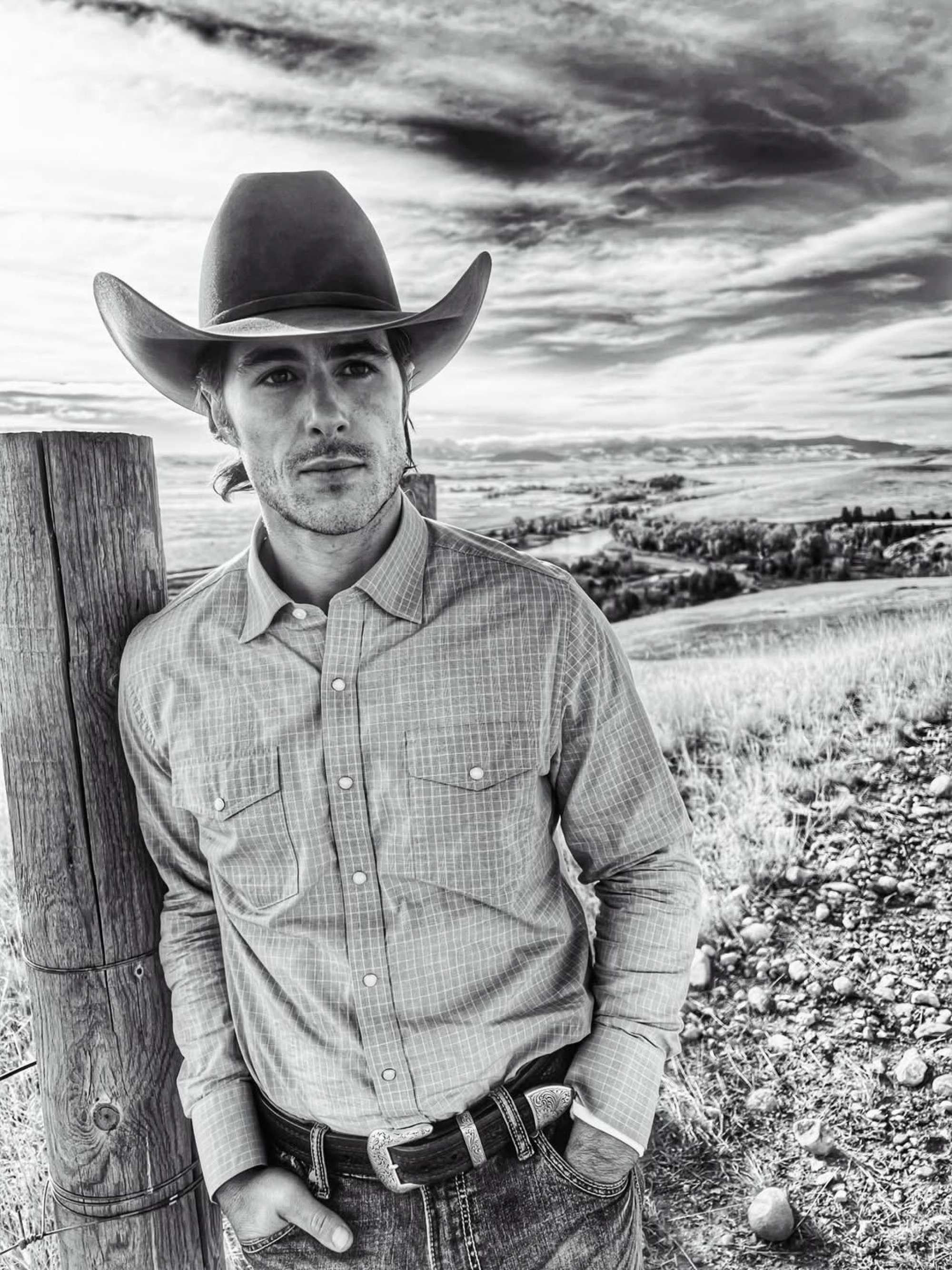 Meet Ben Schnetzer, who plays deputy sheriff Van Davis in Taylor ...