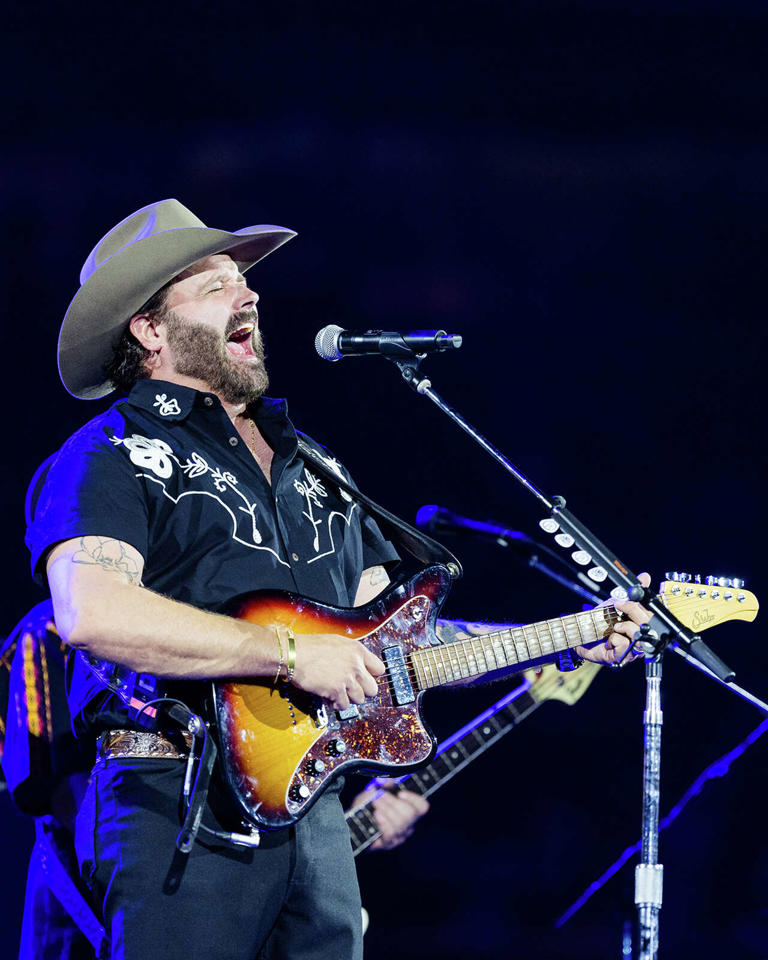 Cody Johnson closes Houston Rodeo with Carrie Underwood, Carín León ...