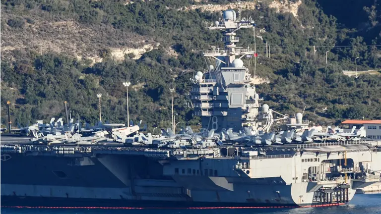 USS Gerald R Ford: Στη Σούδα μετά τη φωτιά, με 8 ντετέκτιβ να ...