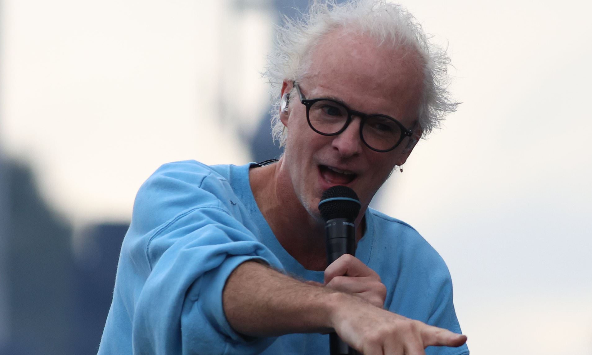 Indie band lead singer looks worlds away from his 90s heyday - can you ...