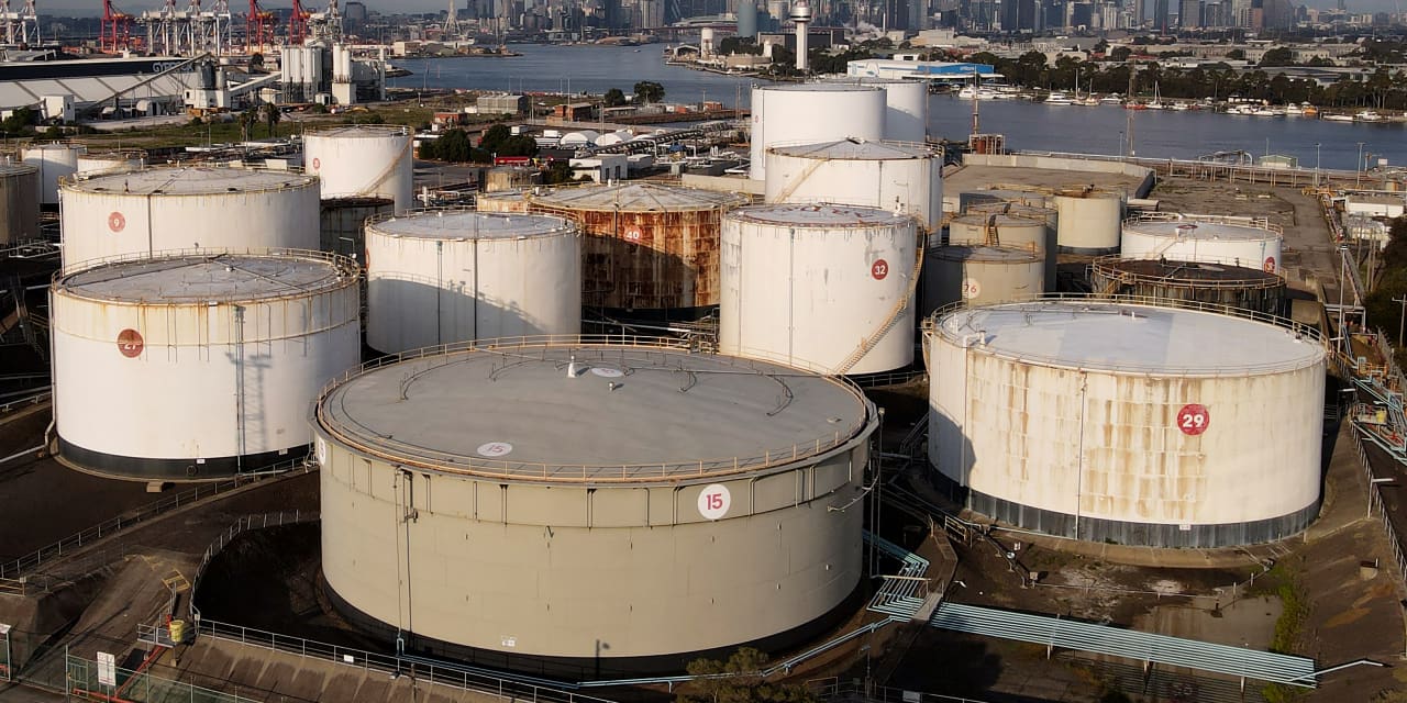 Oil falls after Trump announces 'good and productive conversations ...
