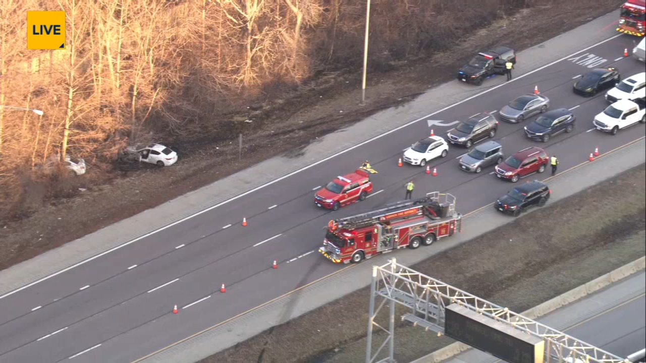 Multi-vehicle crash shuts down I-355 in west suburbs, video shows