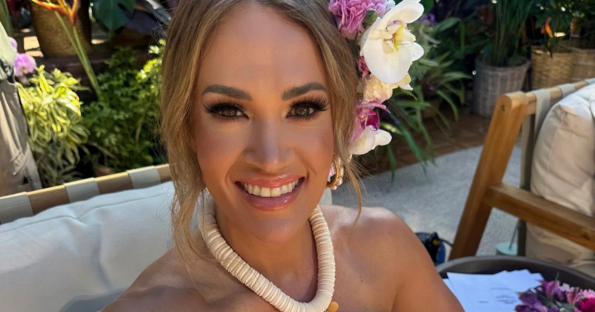 Is Carrie Underwood Embracing the “Mar-a-Lago Face”? Fans And Experts Clash Over Her Dramatic New Look