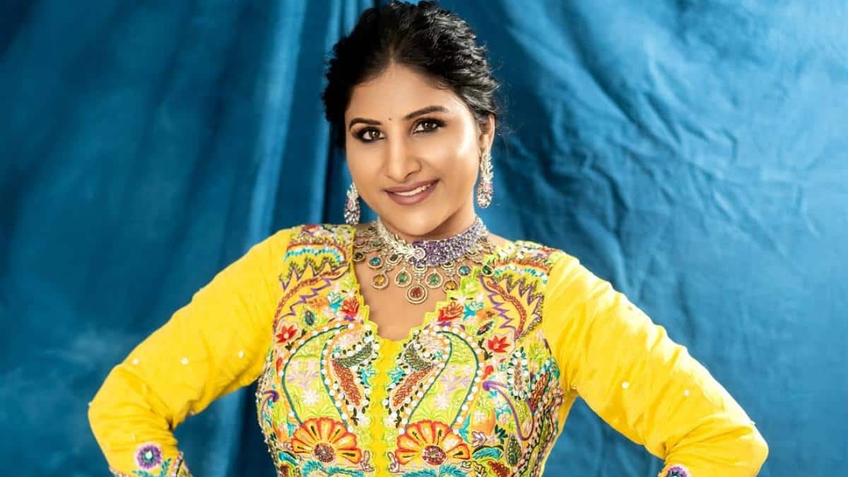 Singer Mangli: మైక్రో ఫైనాన్స్... కోట్ల స్కామ్ ఆరోపణలు - ఆ ...