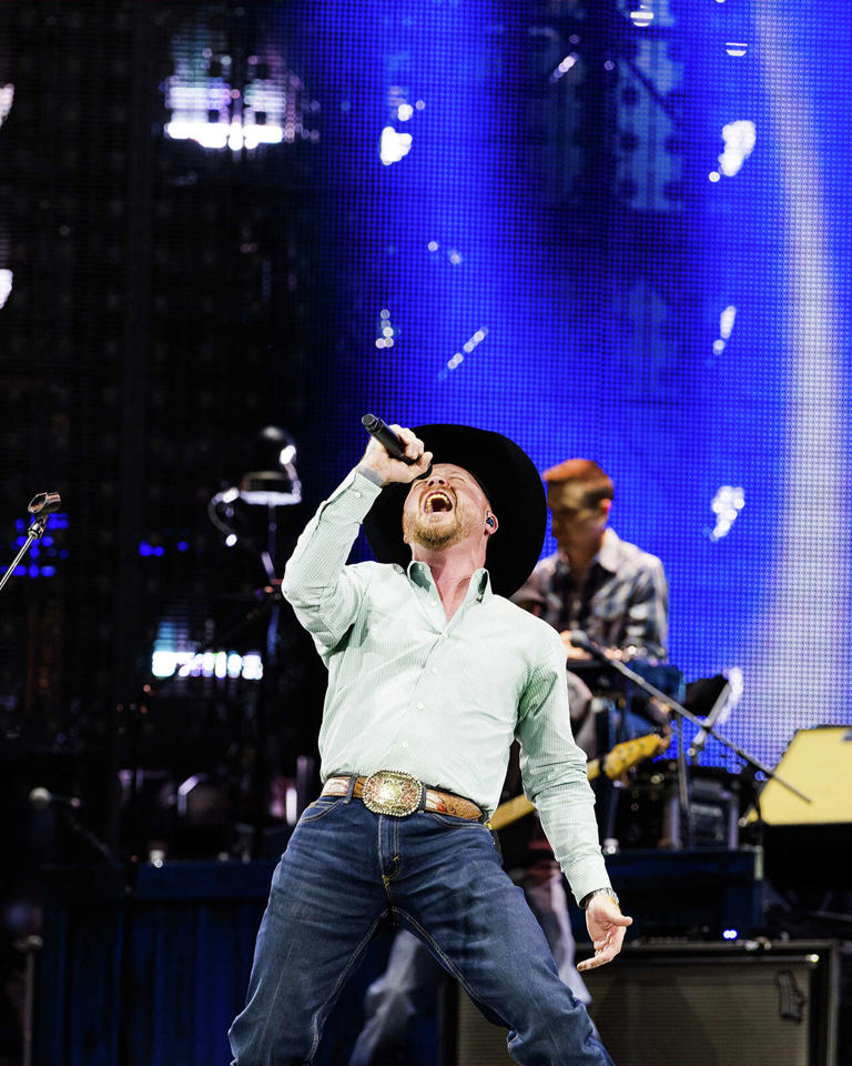 Cody Johnson closes Houston Rodeo with Carrie Underwood, Carín León ...