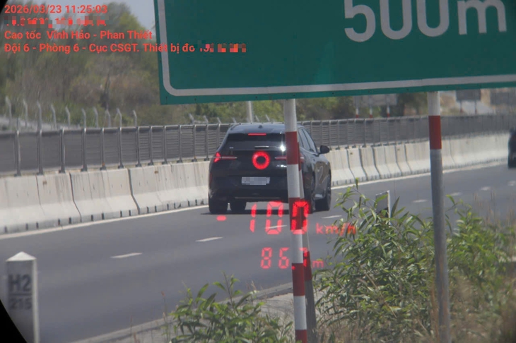 Chạy ô tô quá tốc độ, không giấy đăng kiểm và đăng ký, tài xế và chủ xe bị phạt 68,5 triệu đồng