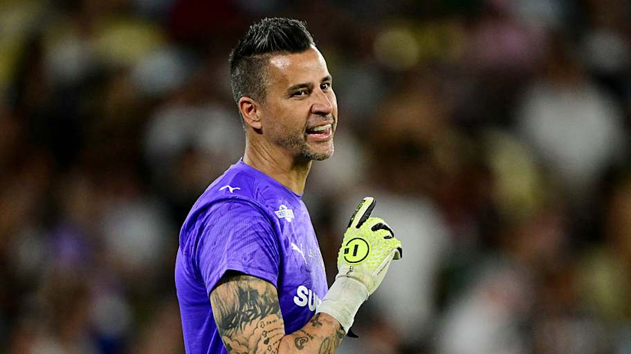 Fábio fez grandes defesas contra o Galo | PABLO PORCIUNCULA/GettyImages