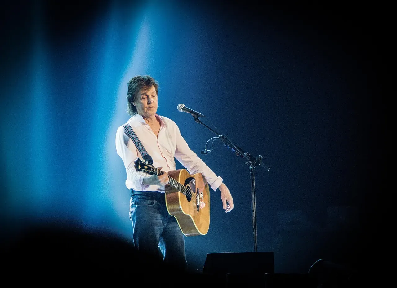 8 famous musicians who play all instruments on their albums