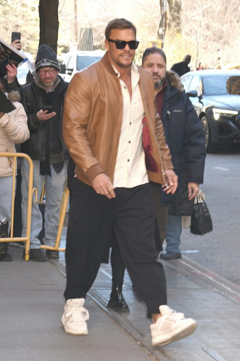 Alan Ritchson’s neighbor reveals why he dropped the charges