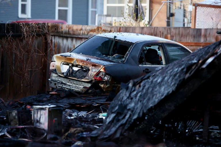 Early morning fire destroys detached garage in Pocatello
