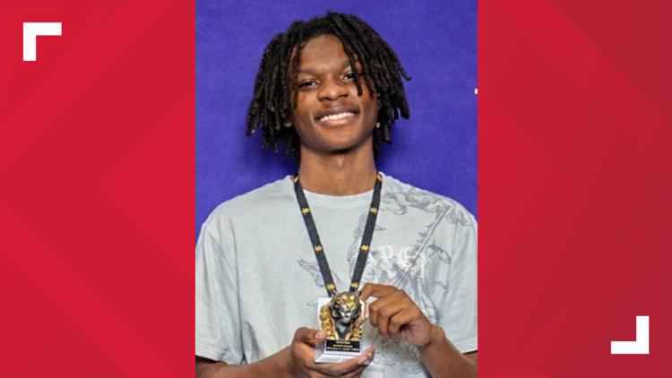 AC Flora senior becomes first Richland One student to earn esports ...