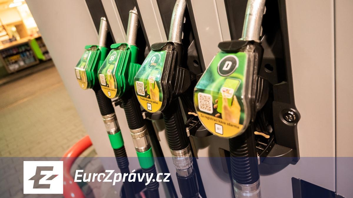 Ceny ropy začaly po Trumpově oznámení prudce klesat
