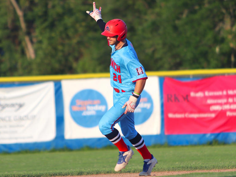 Tigers take college bat in first round of Baseball America 'staff draft'