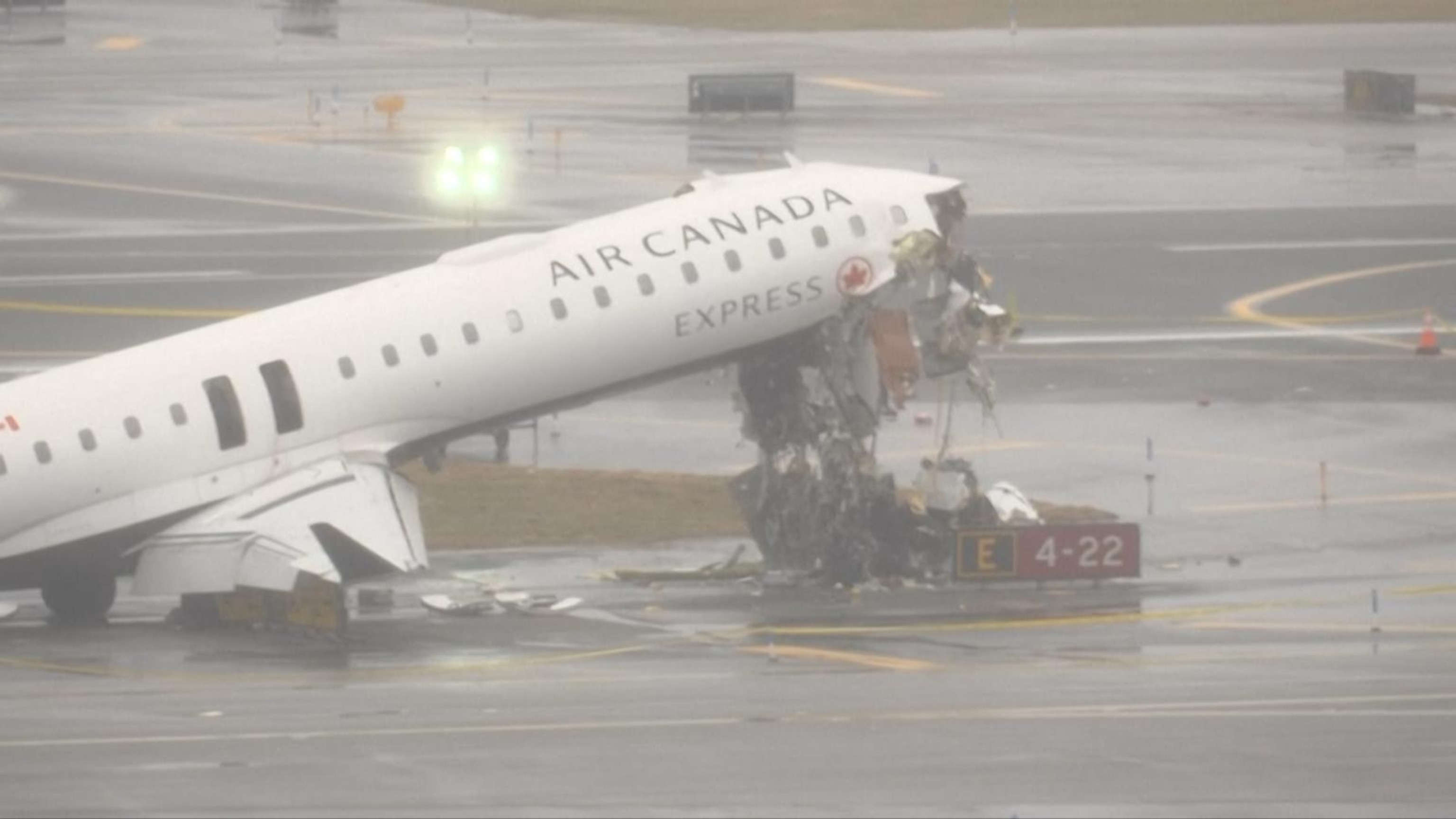 Plane was traveling 93-105 mph at time of LaGuardia Airport ground collision<br>