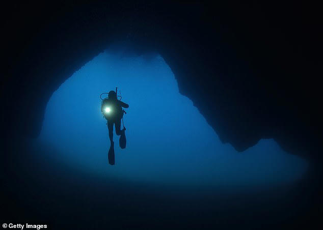 Race against time to find diver after disappeared inside 100ft-deep ...