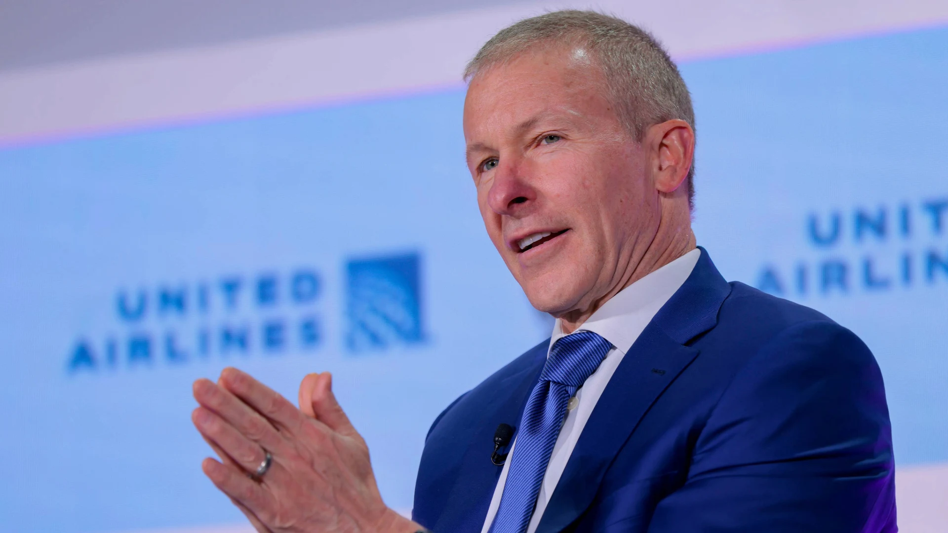 United Airlines just issued a playbook for any business staggered by ...