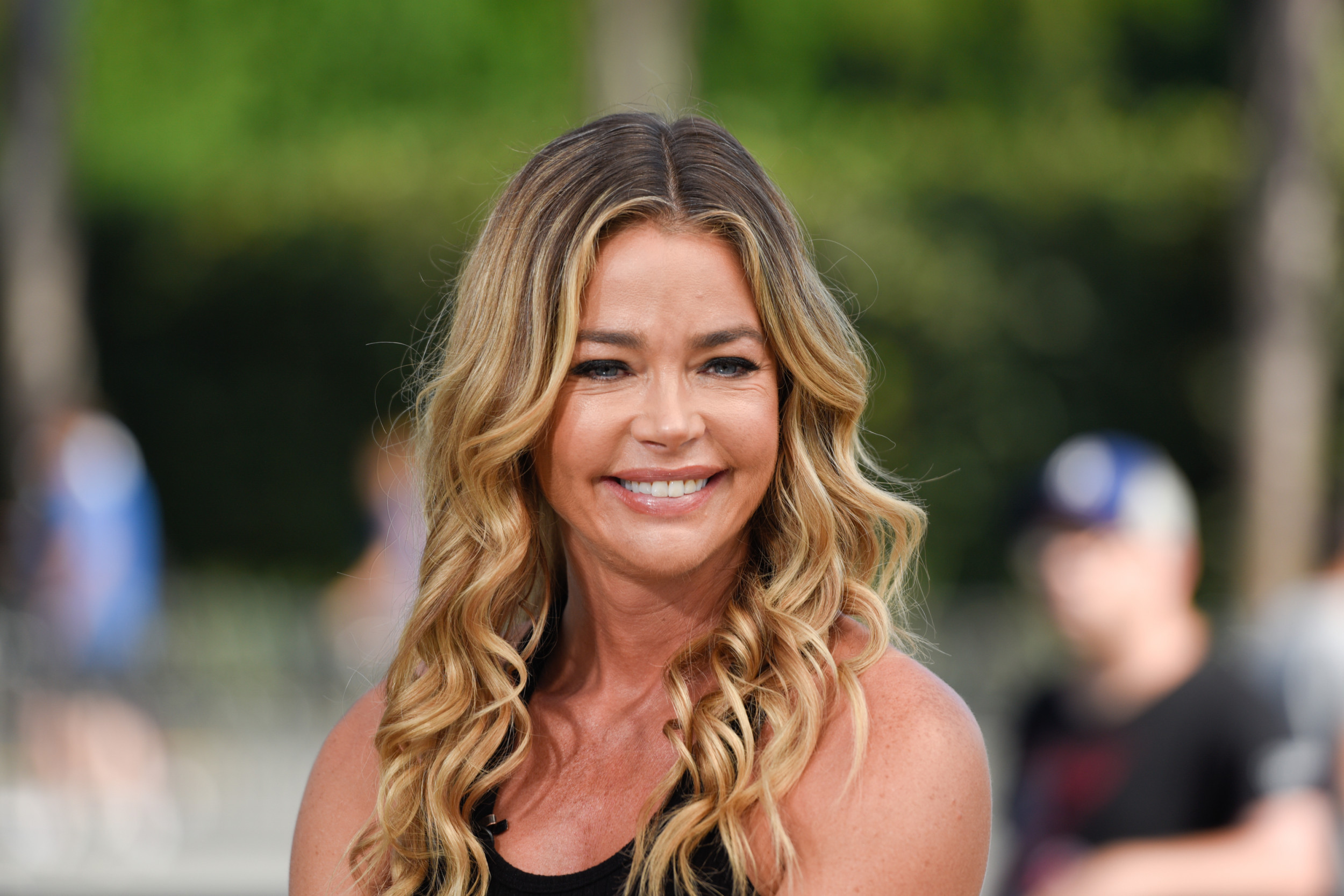 Denise Richards' doctor reveals shocking facelift result "Witchcraft"