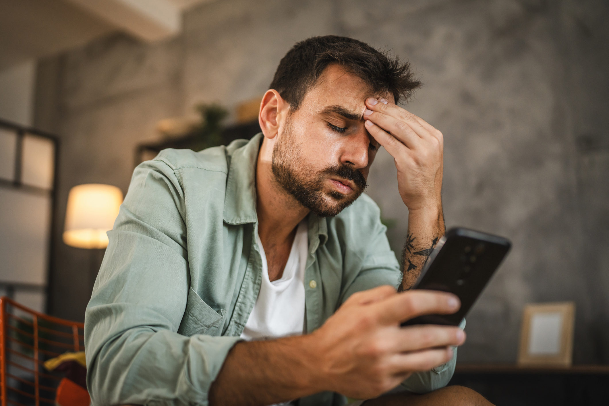 Man 'livid' over text he gets after dad's death: 'Common courtesy'