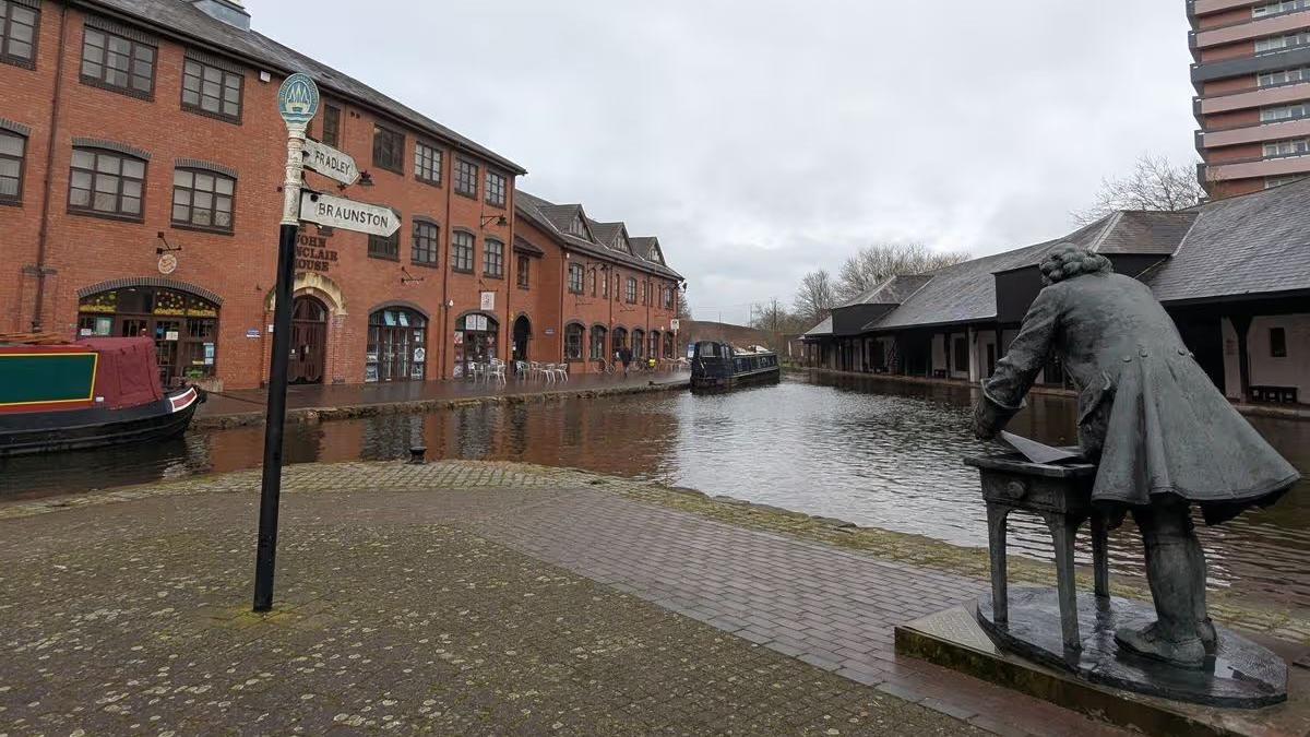 Community ownership bid for city centre canal site