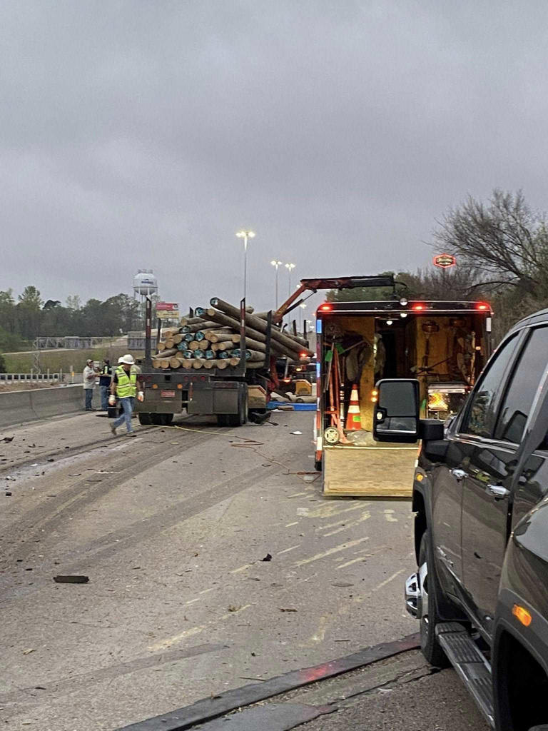 Overturned log truck spills load on I-20, causing hours-long backup in ...