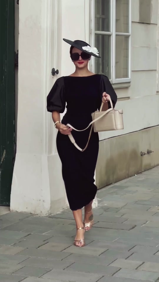 My elegant outfit of the day. Simple yet classy 🖤 How do you like it?