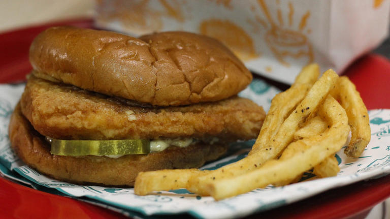 Even Filet-O-Fish fans say this fast food chain's fish sandwich is hard ...