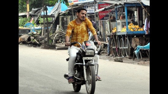 11,000 two-wheeler riders fined in two months for distracted riding
