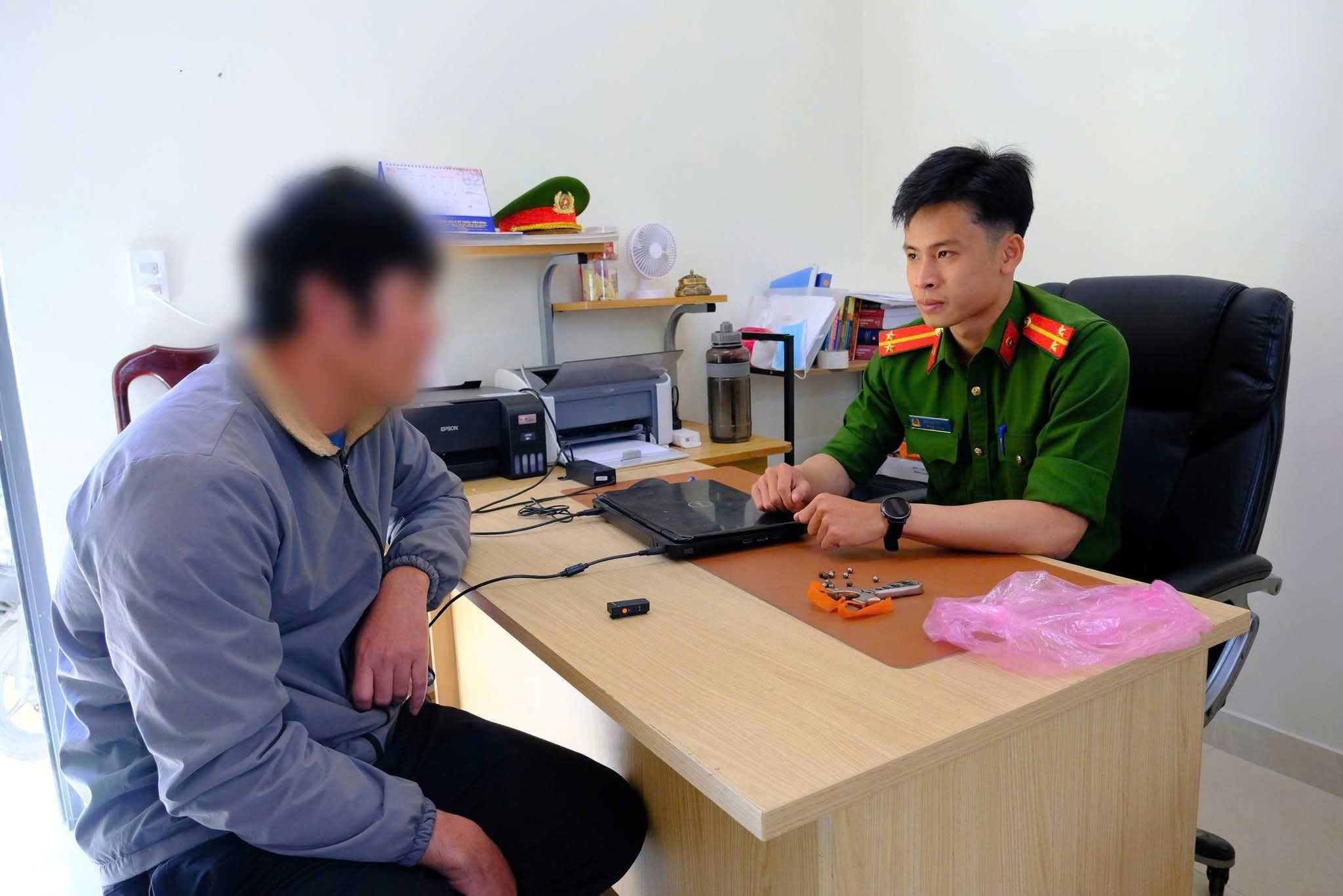 Công an làm việc với người bắn chim, hành hung người khác khi bị nhắc nhở