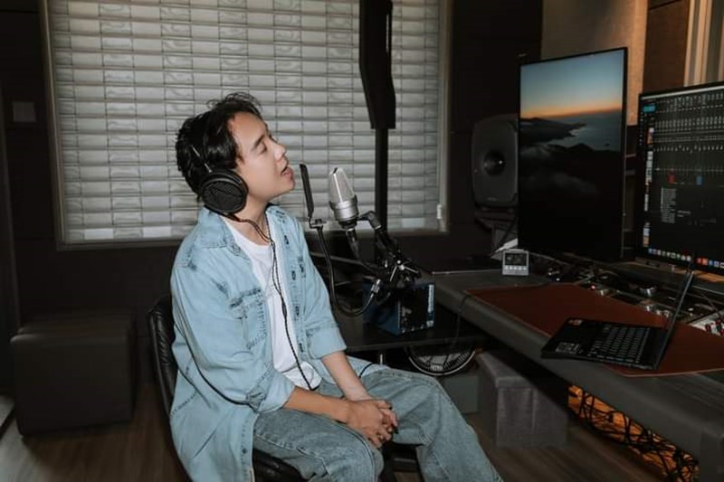 Giám đốc âm nhạc, anh trai Say Hi, bị ồn ào bủa vây