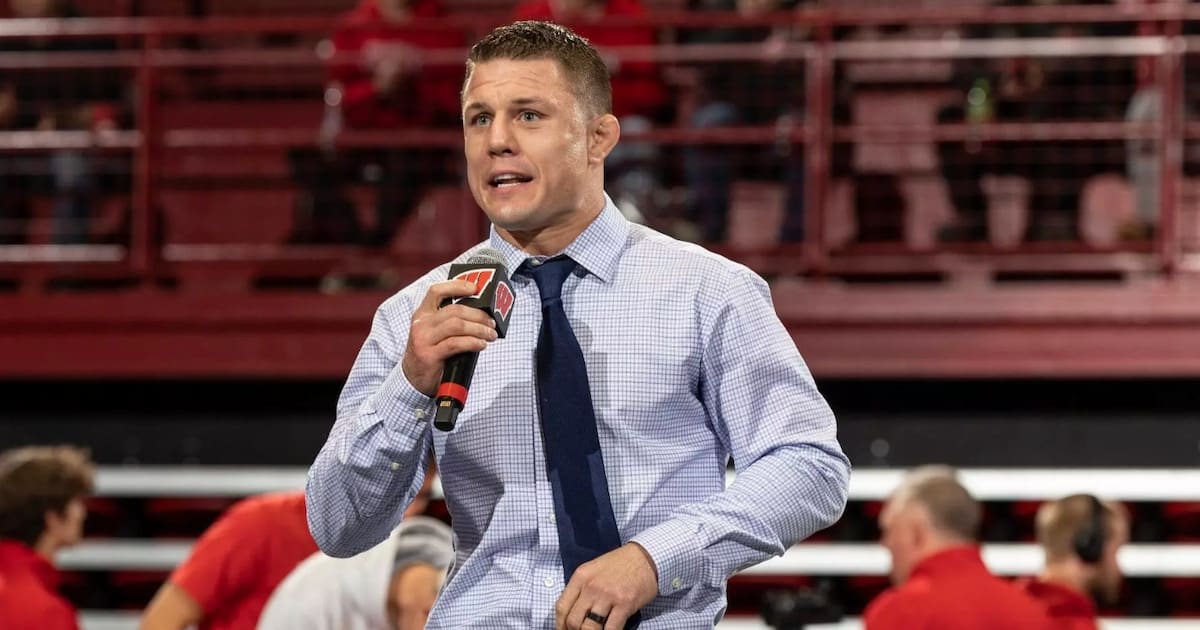 Wisconsin wrestling associate head coach Jon Reader stepping down