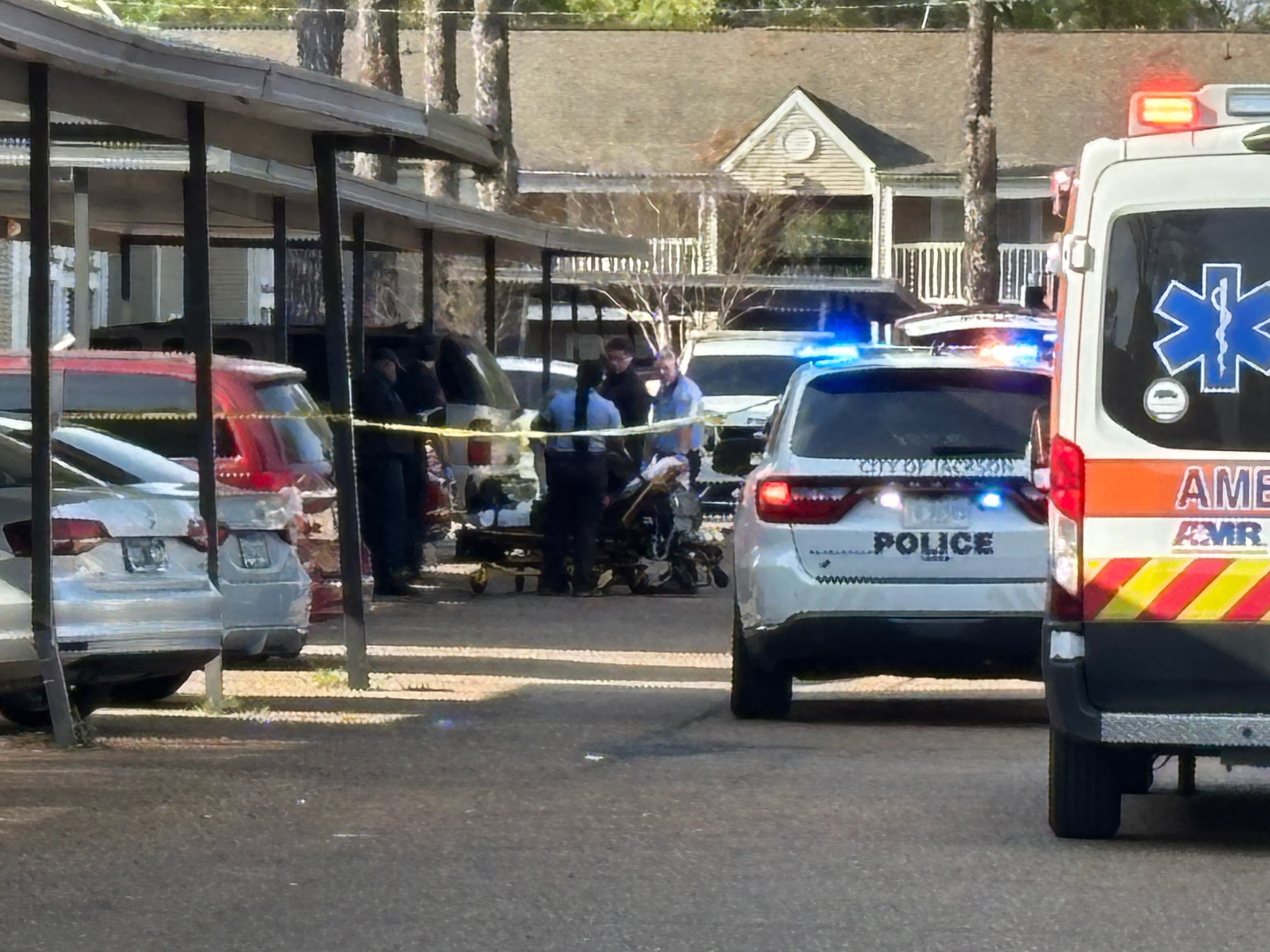 Man shot while sitting in car at Jackson apartments, police say