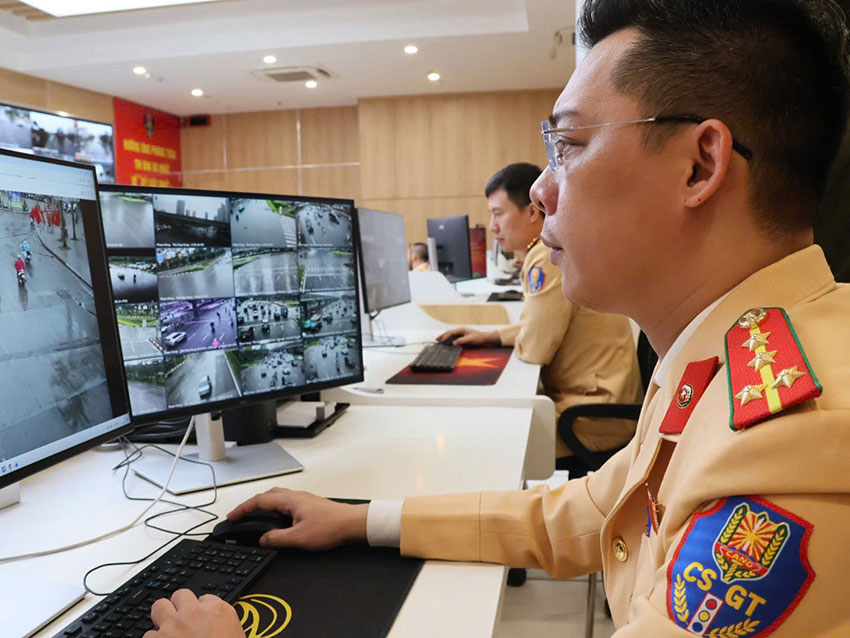 Cục Cảnh sát giao thông nói gì về vượt đèn đỏ khi đưa người đi cấp cứu?