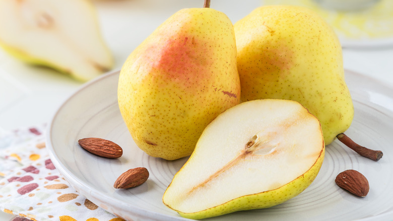 12 types of pears and what makes them unique