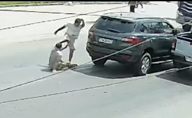 Trên con dốc trượt khỏi bản thân