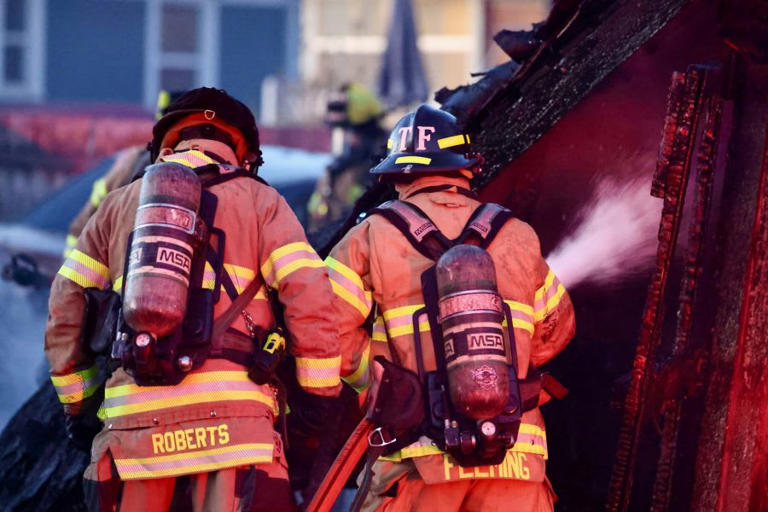 Early morning fire destroys detached garage in Pocatello