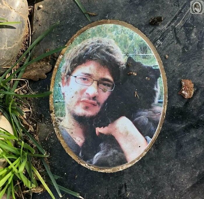 50 Portraits On Tombstones That Tell Stories Of Lives Once Lived