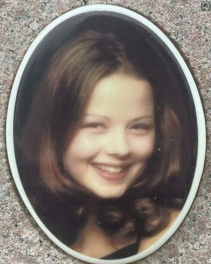 50 Portraits On Tombstones That Tell Stories Of Lives Once Lived