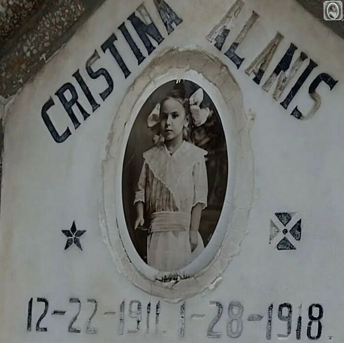50 Portraits On Tombstones That Tell Stories Of Lives Once Lived
